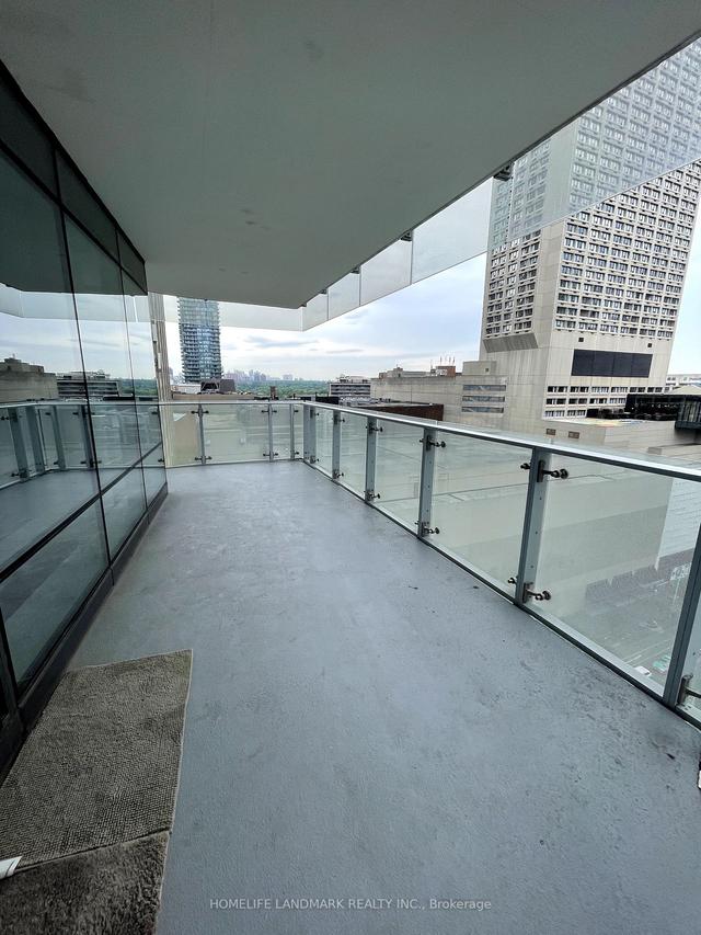 1001 - 1 Bloor St E, Condo with 2 bedrooms, 2 bathrooms and 0 parking in Toronto ON | Image 9