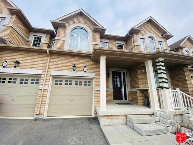 39 Ivor Cres, House attached with 3 bedrooms, 3 bathrooms and 3 parking in Brampton ON | Image 1