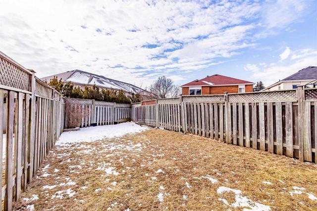 5 Tawn Cres, House attached with 3 bedrooms, 3 bathrooms and 3 parking in Ajax ON | Image 32