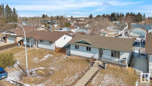 5228 54 Av, House detached with 3 bedrooms, 2 bathrooms and null parking in Mundare AB | Image 49