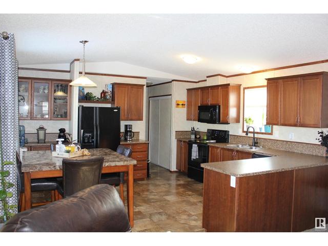 5009 55 St, House other with 3 bedrooms, 2 bathrooms and null parking in Elk Point AB | Image 2