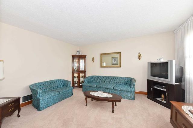 192 Chadburn St, House detached with 3 bedrooms, 2 bathrooms and 5 parking in Oshawa ON | Image 34