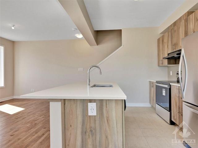 500 Oldenburg Avenue, Townhouse with 3 bedrooms, 3 bathrooms and 2 parking in Ottawa ON | Image 10