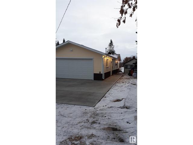 124 Main St, House detached with 3 bedrooms, 3 bathrooms and 4 parking in Camrose County AB | Image 32