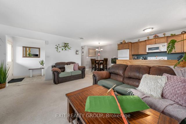 b3 - 37 Lakebreeze Crt, Condo with 2 bedrooms, 1 bathrooms and 1 parking in Prince Edward County ON | Image 3