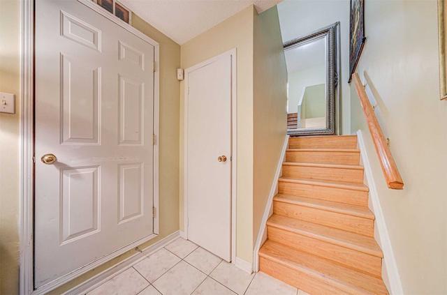 139 Salisbury Circ, House semidetached with 3 bedrooms, 2 bathrooms and 4 parking in Brampton ON | Image 17