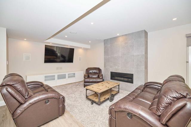 18 Valencia Dr, House detached with 3 bedrooms, 3 bathrooms and 5 parking in St. Catharines ON | Image 11