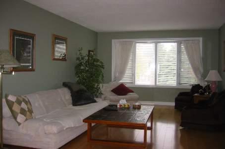 362 Salerno St, House detached with 3 bedrooms, 2 bathrooms and 4 parking in Oshawa ON | Image 2