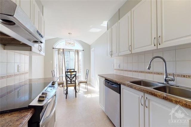 628 Glastonbury Walk, Townhouse with 4 bedrooms, 3 bathrooms and 3 parking in Ottawa ON | Image 8