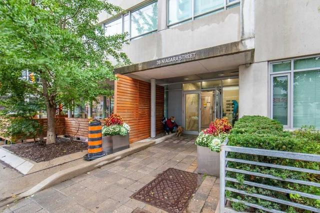 806 - 38 Niagara St, Condo with 2 bedrooms, 2 bathrooms and 1 parking in Toronto ON | Image 12