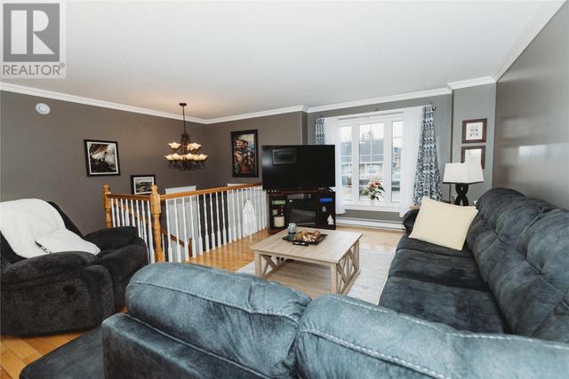 14 Hanlon Drive, House detached with 6 bedrooms, 3 bathrooms and null parking in Massey Drive NL | Image 2