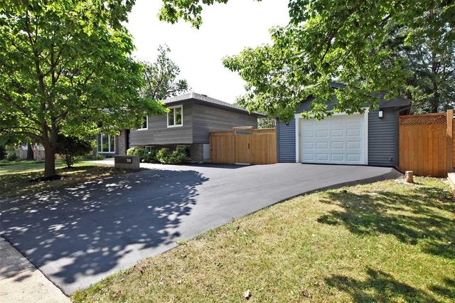 308 White Pines Dr, House detached with 3 bedrooms, 2 bathrooms and 4 parking in Burlington ON | Image 3