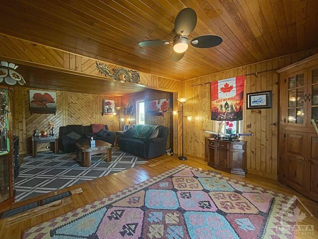 11247 County Rd 3 Road, House detached with 3 bedrooms, 2 bathrooms and 12 parking in North Dundas ON | Image 19
