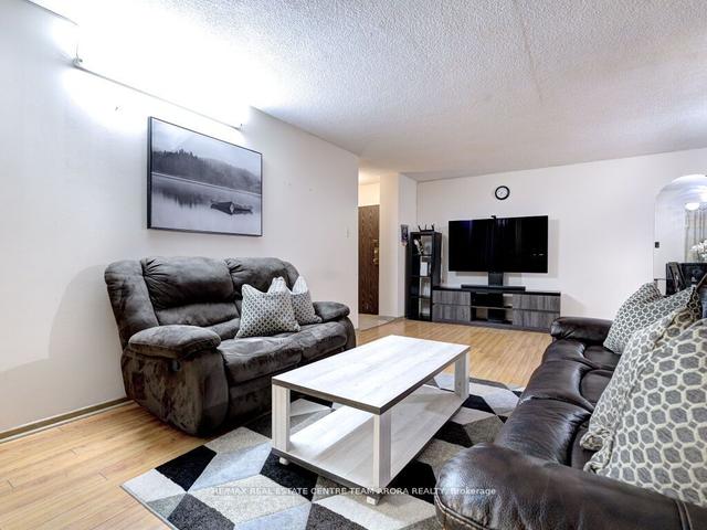 910 - 15 Kensington Rd, Condo with 2 bedrooms, 1 bathrooms and 1 parking in Brampton ON | Image 5