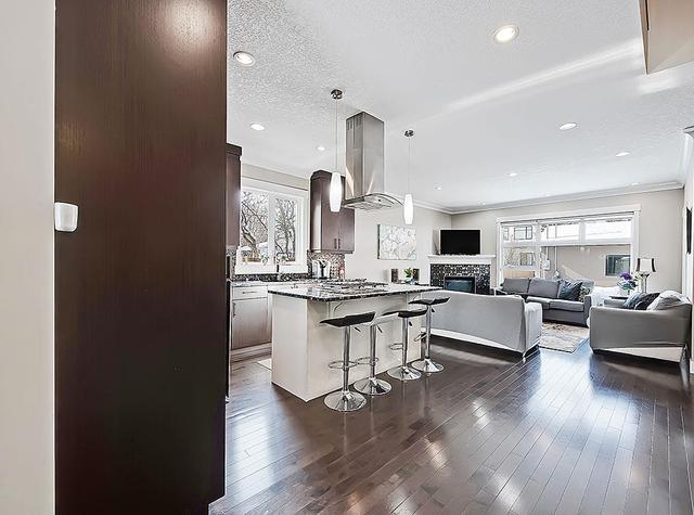 1633 41 Street Sw, Home with 4 bedrooms, 3 bathrooms and 2 parking in Calgary AB | Image 3