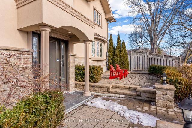 1 Summerfeldt Cres, House detached with 4 bedrooms, 6 bathrooms and 6 parking in Markham ON | Image 34