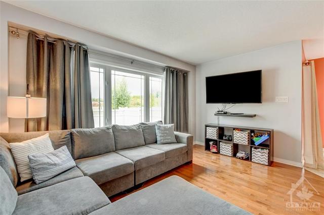 760 Percifor Way, Townhouse with 3 bedrooms, 3 bathrooms and 3 parking in Ottawa ON | Image 6