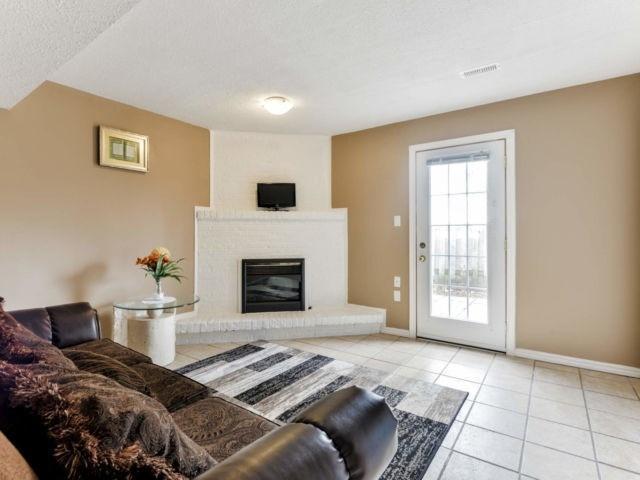 43 - 1155 Paramount Dr, Townhouse with 3 bedrooms, 2 bathrooms and 1 parking in Hamilton ON | Image 3