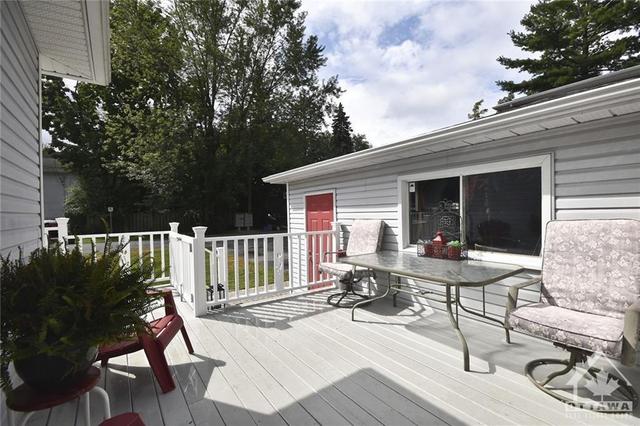 466 Hilson Avenue, House detached with 4 bedrooms, 2 bathrooms and 7 parking in Ottawa ON | Image 27