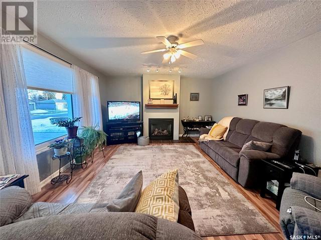 221 6th Street, House detached with 4 bedrooms, 2 bathrooms and null parking in Humboldt SK | Image 4
