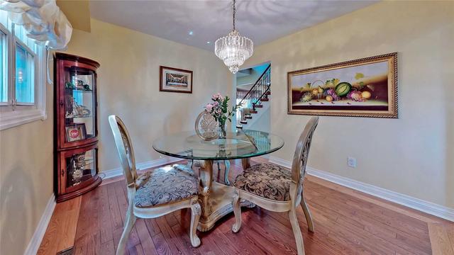 19 Croteau Cres, House detached with 4 bedrooms, 4 bathrooms and 4 parking in Vaughan ON | Image 2