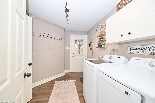 laundry room - mud room entry | Image 25