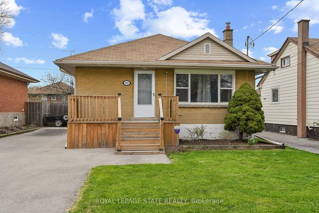 352 East 28th St, House detached with 2 bedrooms, 2 bathrooms and 5 parking in Hamilton ON | Image 1