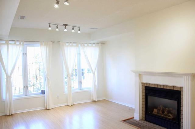 Upper - 8 Azzarello Lane, House attached with 3 bedrooms, 2 bathrooms and 1 parking in Toronto ON | Image 4