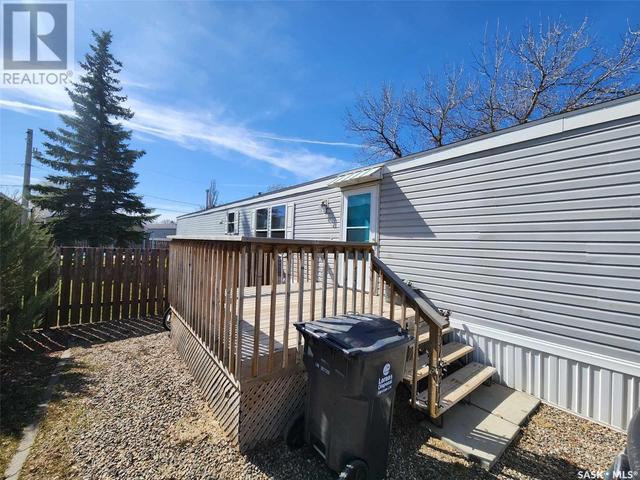 305 5th Avenue, Home with 3 bedrooms, 2 bathrooms and null parking in Caronport SK | Image 29