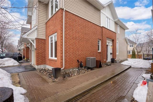 4283 Kelly Farm Drive, Townhouse with 3 bedrooms, 3 bathrooms and 2 parking in Ottawa ON | Image 2