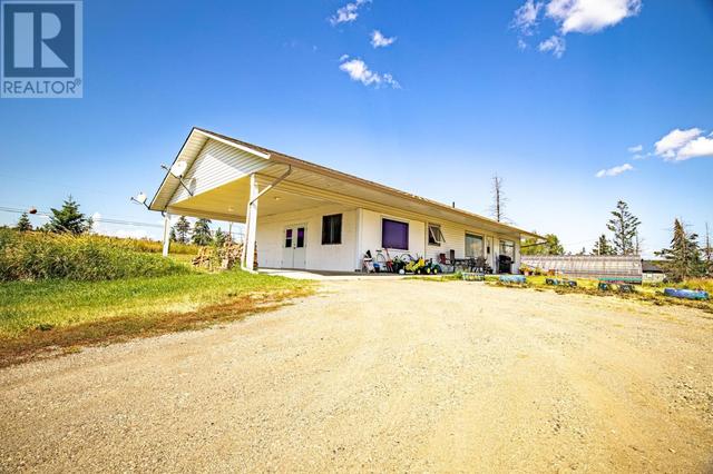 3301 Dog Creek Road, House detached with 4 bedrooms, 3 bathrooms and null parking in Cariboo E BC | Card Image