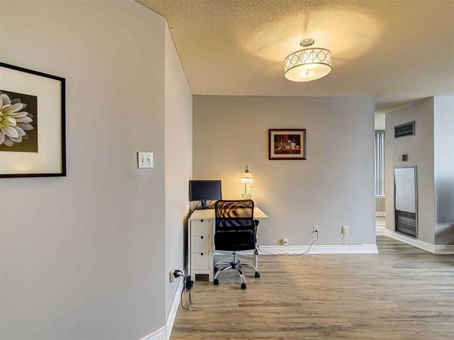 710 - 550 Webb Dr, Condo with 2 bedrooms, 2 bathrooms and 1 parking in Mississauga ON | Image 2