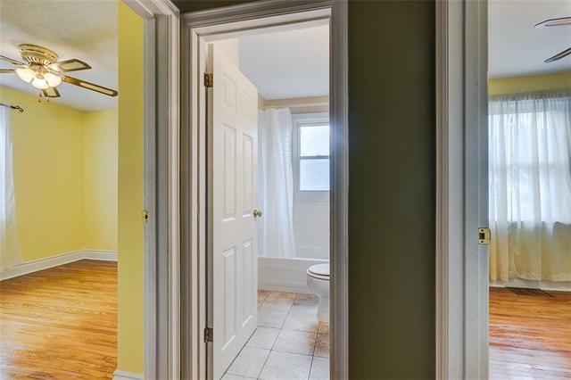 139 East 16th Street, House detached with 2 bedrooms, 1 bathrooms and 4 parking in Hamilton ON | Image 16