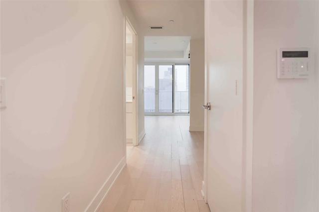 2608 - 7 Grenville St, Condo with 0 bedrooms, 1 bathrooms and 0 parking in Toronto ON | Image 2