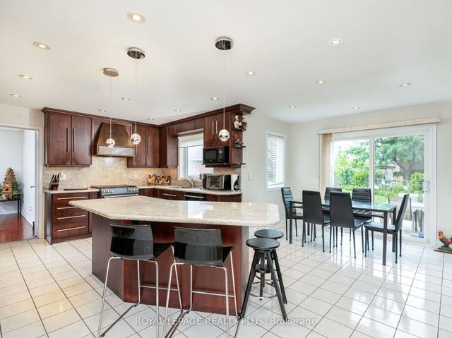 3546 Trelawny Circ, House detached with 5 bedrooms, 4 bathrooms and 8 parking in Mississauga ON | Image 3