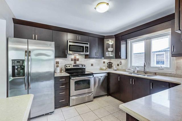 60 Holford Cres, House detached with 3 bedrooms, 1 bathrooms and 4 parking in Toronto ON | Image 2