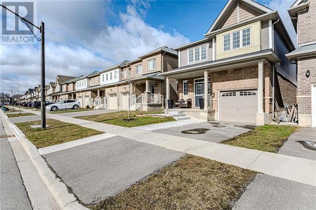 54 Munro Circle, House detached with 4 bedrooms, 2 bathrooms and 2 parking in Brantford ON | Image 2