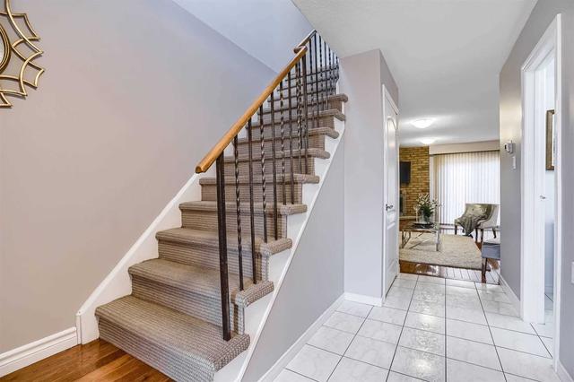 392 Hansen Rd N, House detached with 3 bedrooms, 3 bathrooms and 3 parking in Brampton ON | Image 22