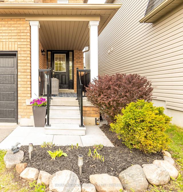 1239 Langley Circ, House detached with 4 bedrooms, 4 bathrooms and 4 parking in Oshawa ON | Image 12
