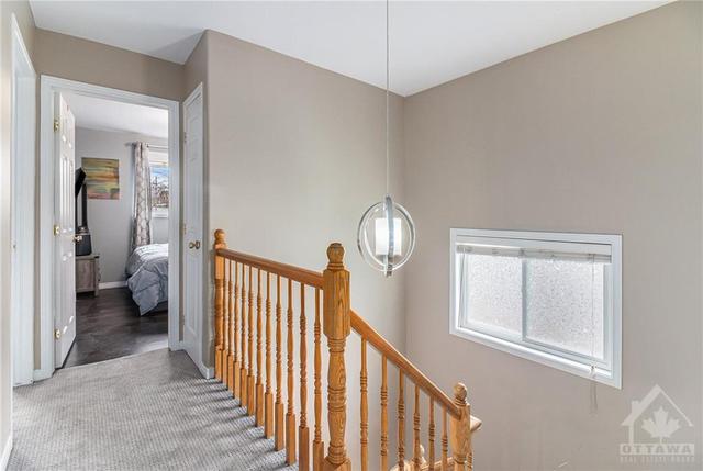 1310 Halton Terrace, Townhouse with 3 bedrooms, 2 bathrooms and 3 parking in Ottawa ON | Image 15