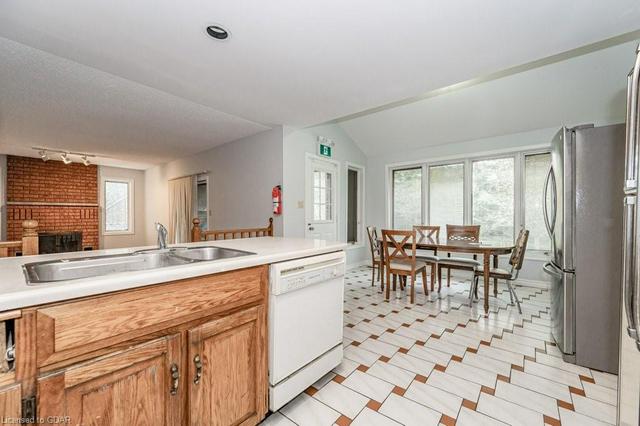 21 Halesmanor Court, House detached with 10 bedrooms, 5 bathrooms and 8 parking in Guelph ON | Image 3