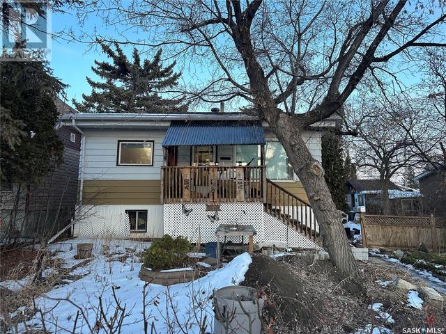 1069 Broder Street, House detached with 3 bedrooms, 2 bathrooms and null parking in Regina SK | Image 2