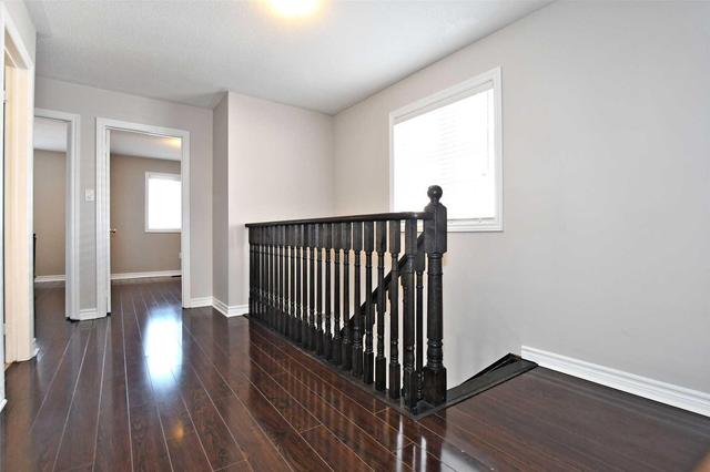 49 Zachary Pl, House attached with 3 bedrooms, 4 bathrooms and 4 parking in Vaughan ON | Image 11