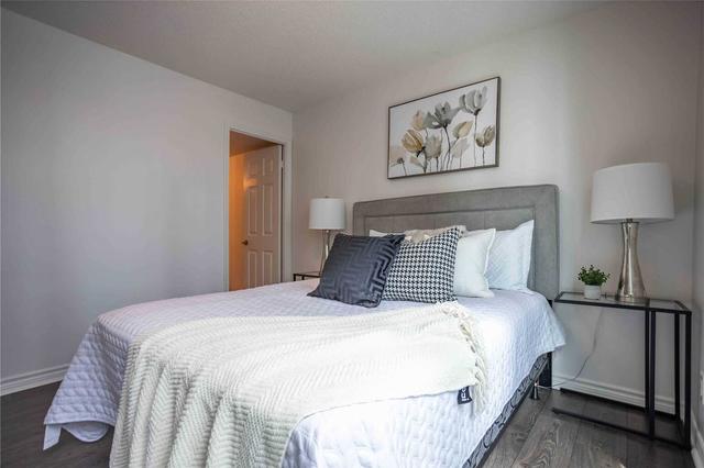 2010 - 19 Grand Trunk Cres, Condo with 2 bedrooms, 2 bathrooms and 1 parking in Toronto ON | Image 16