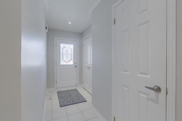 4477 Virtue Crt, House attached with 3 bedrooms, 2 bathrooms and 2 parking in Burlington ON | Image 11