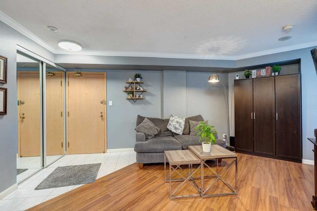 322 - 24 Wellesley St W, Condo with 1 bedrooms, 1 bathrooms and 0 parking in Toronto ON | Image 2