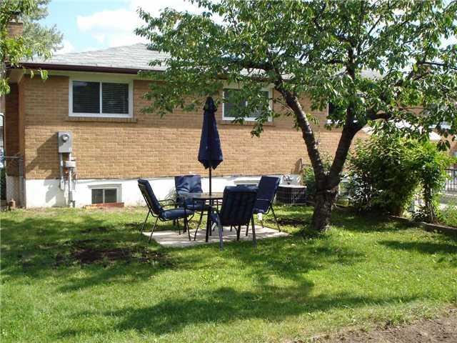 (upper) - 295 Thrace Ave, House semidetached with 3 bedrooms, 1 bathrooms and 2 parking in Mississauga ON | Image 3