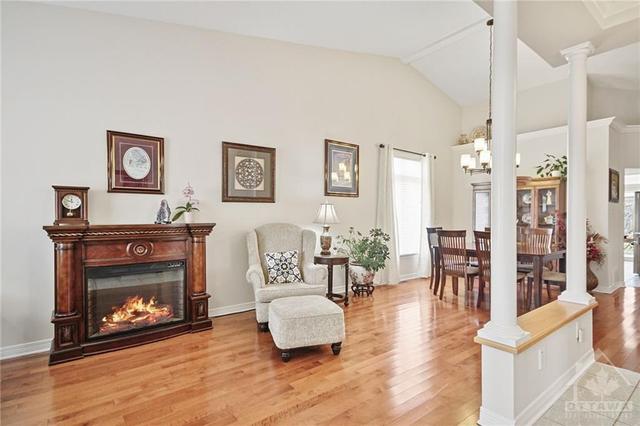40 Sable Run Drive, Townhouse with 3 bedrooms, 3 bathrooms and 4 parking in Ottawa ON | Image 6