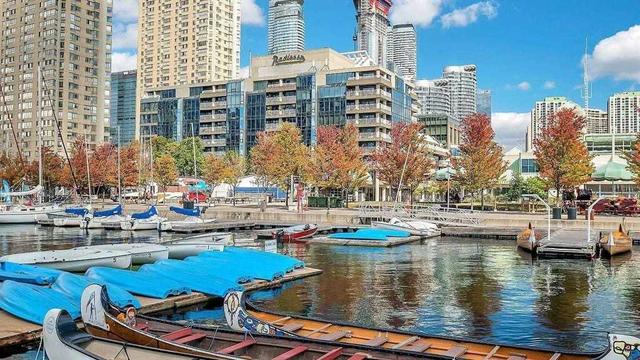 404 - 251 Queens Quay W, Condo with 2 bedrooms, 2 bathrooms and 1 parking in Toronto ON | Image 29