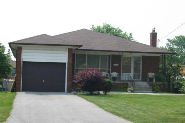 67 Burncrest Dr, House detached with 4 bedrooms, 4 bathrooms and 3 parking in Toronto ON | Image 2
